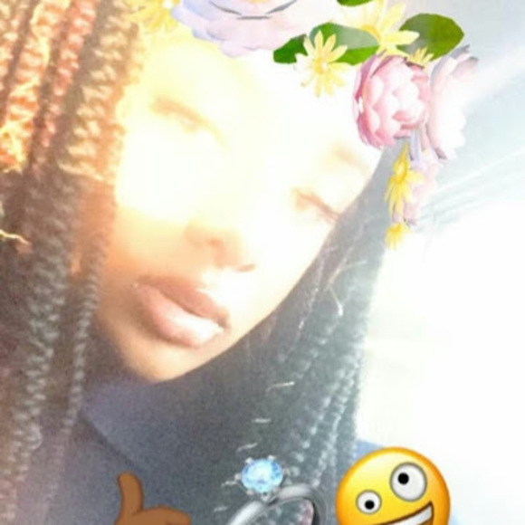 Meet your Posher, E'laisha - Picture 1 of 1